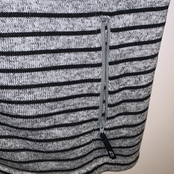 Vineyard Vines vest Sz large. New with tags. Retails for $108 - Picture 2 of 4